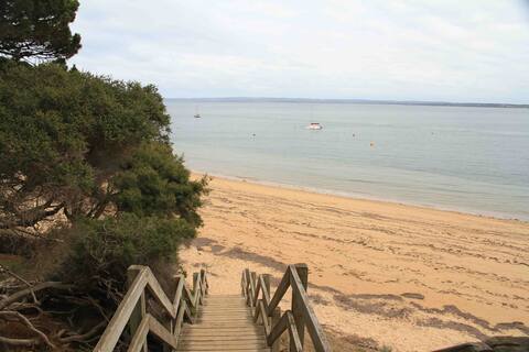 Seaside Getaway! Couples Retreat on the Esplanade