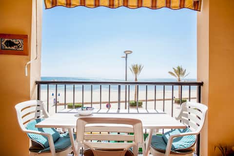 Airbnb con mejor rendimiento: Apartment in 1st line Port Saplaya. en Alboraia / Alboraya