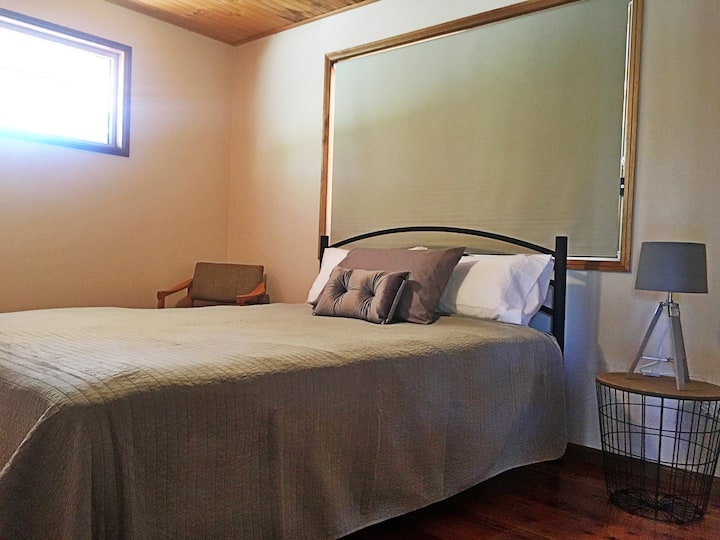 4 - та спалня долу