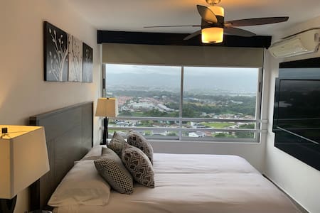 Chic APT amazing views near airport and downtown