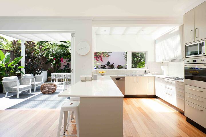 Vaucluse/Watsons Bay Beach House: 4 BR Villa gallery image 3