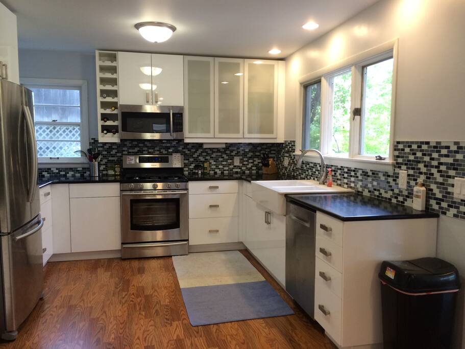 Farm sink, stainless steel appliances and Bosch Dishwasher