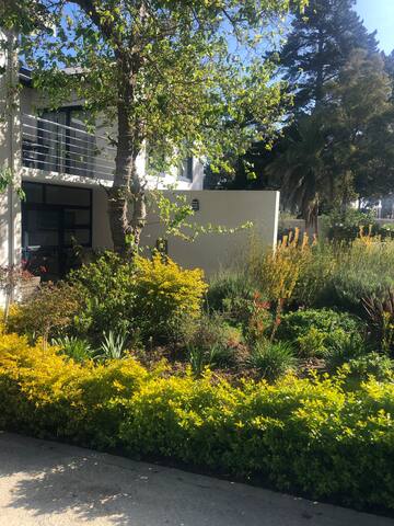 Between Oak & Palm gallery image 3