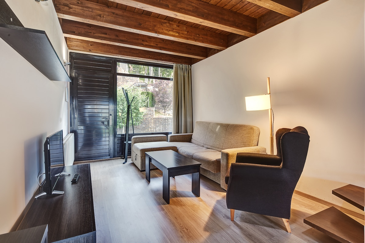 Annonce Airbnb populaire: Cozy Triplex in La Cerdaña à Alp