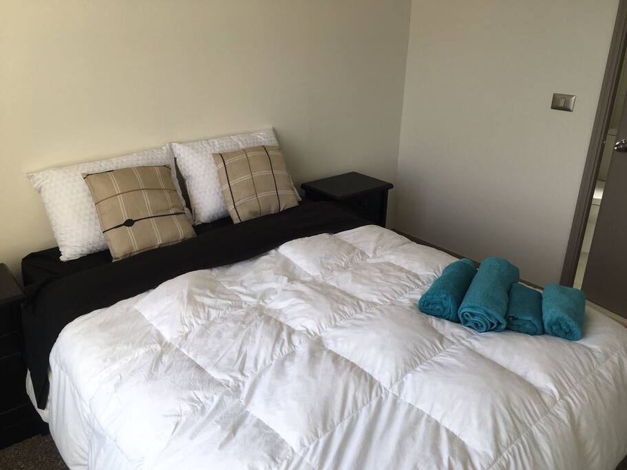 Habitación principal, con vestidor y baño en suite.