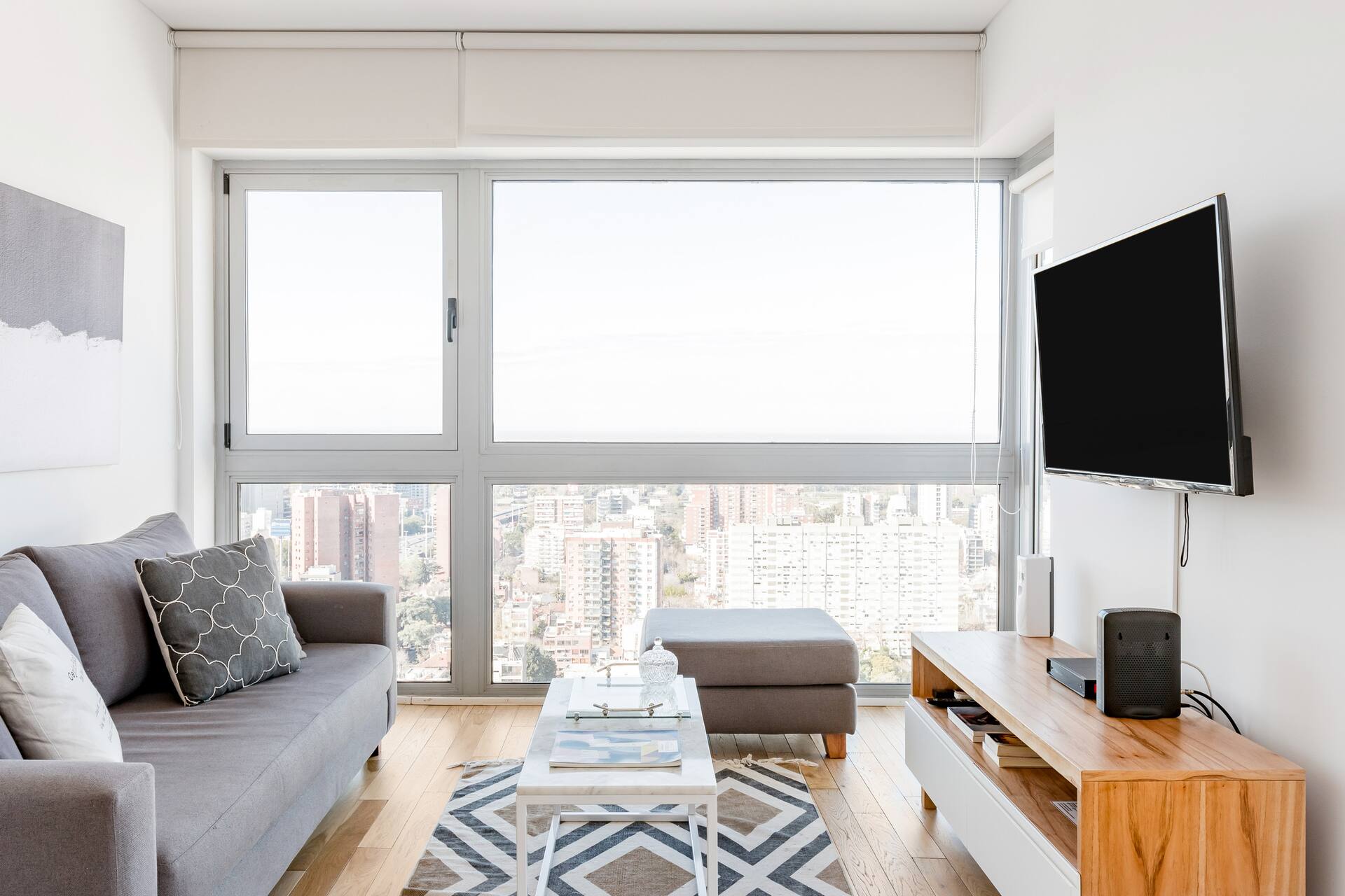 Furnished two-bedroom apartment with city and Río de la Plata views in Núñez