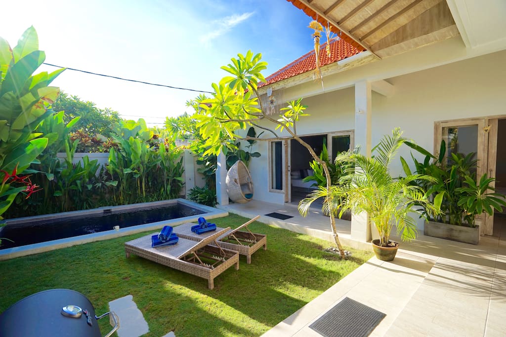 Bright and breezy open-plan, 3-double bedroom villa with private pool and lush garden in a quiet side street, moments from the beach and one of Seminyak's most popular streets, full of restaurants and cafes. There is no traffic noise in this villa.