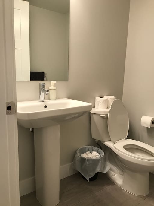 半套衛浴
Powder room