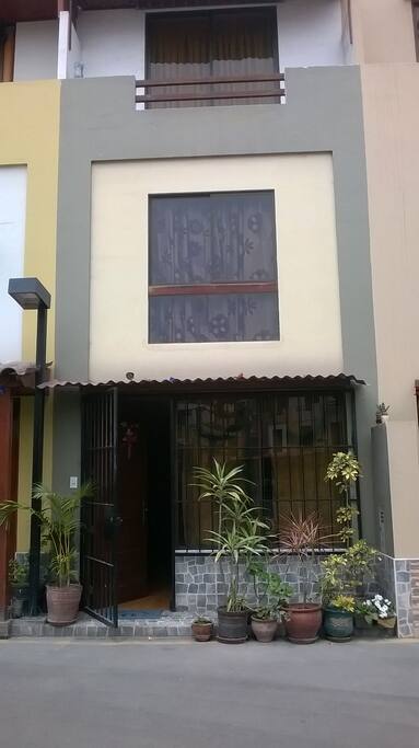Entrada de la casa en el condominio