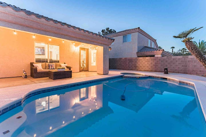 Playful decor, Pool/Spa 3 Bedroom gallery image 4