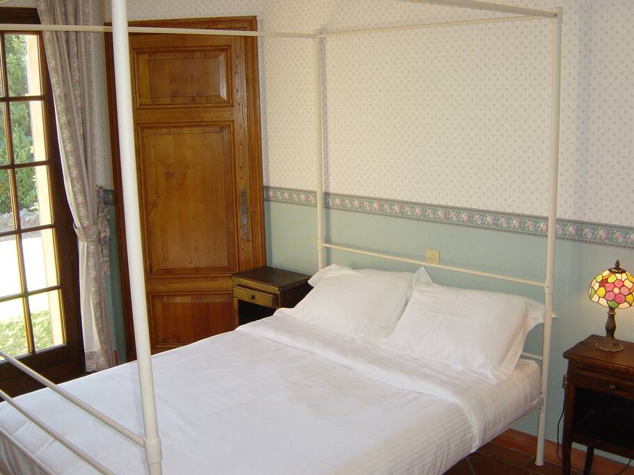 ensuite bedroom garden level