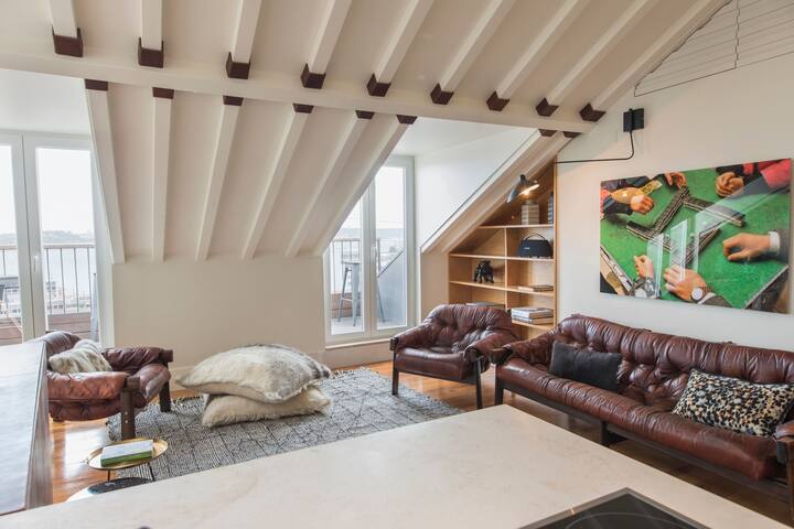 Stunning Penthouse w/ the best views by LovelyStay gallery image 2