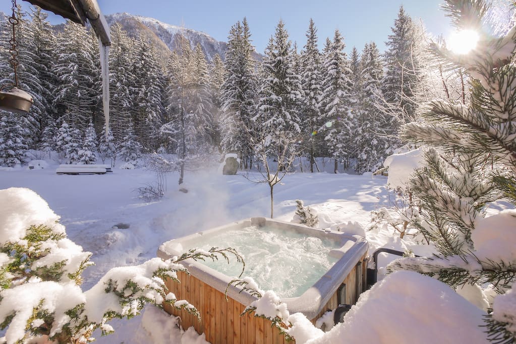 Hot Tub in private wooded garden
