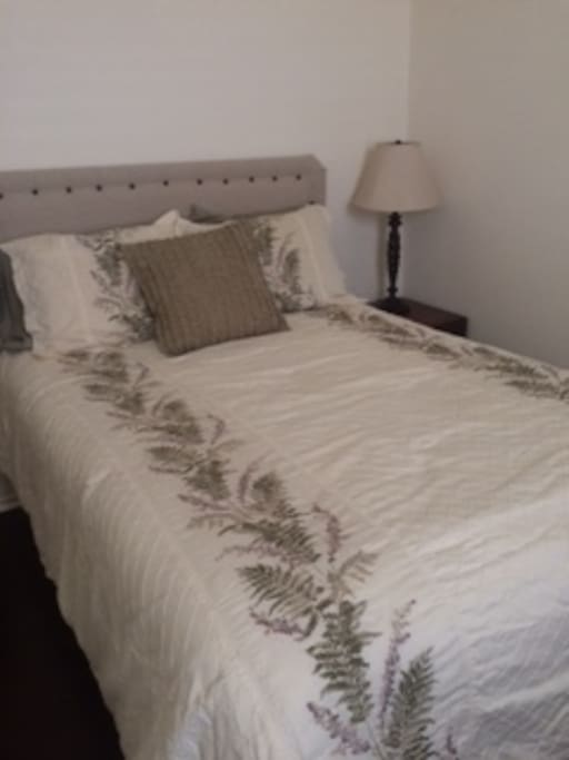 Full Bed, Comfortable Bed and Linens