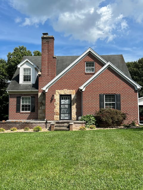 Funky on Main (New A/C and Heat)