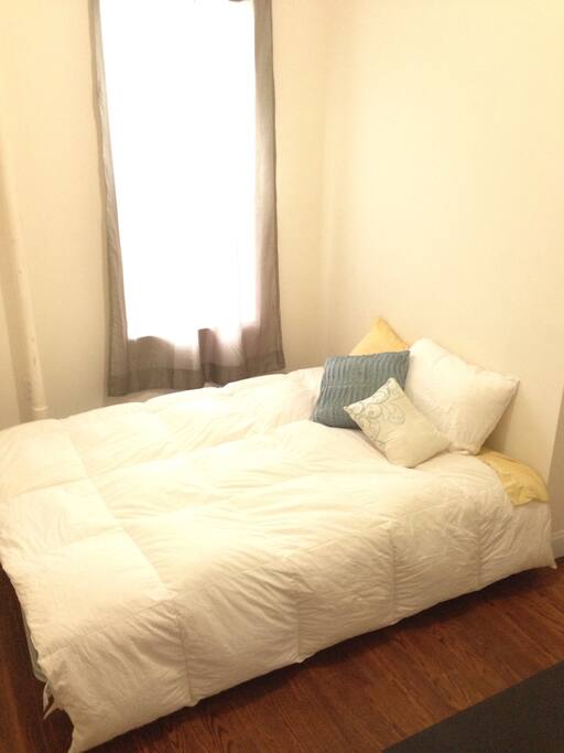 Comfy Queen size futon in a bright, clean & spacious room