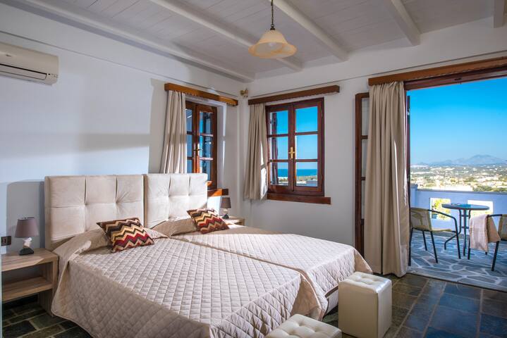 Mosaic Villa gallery image 5