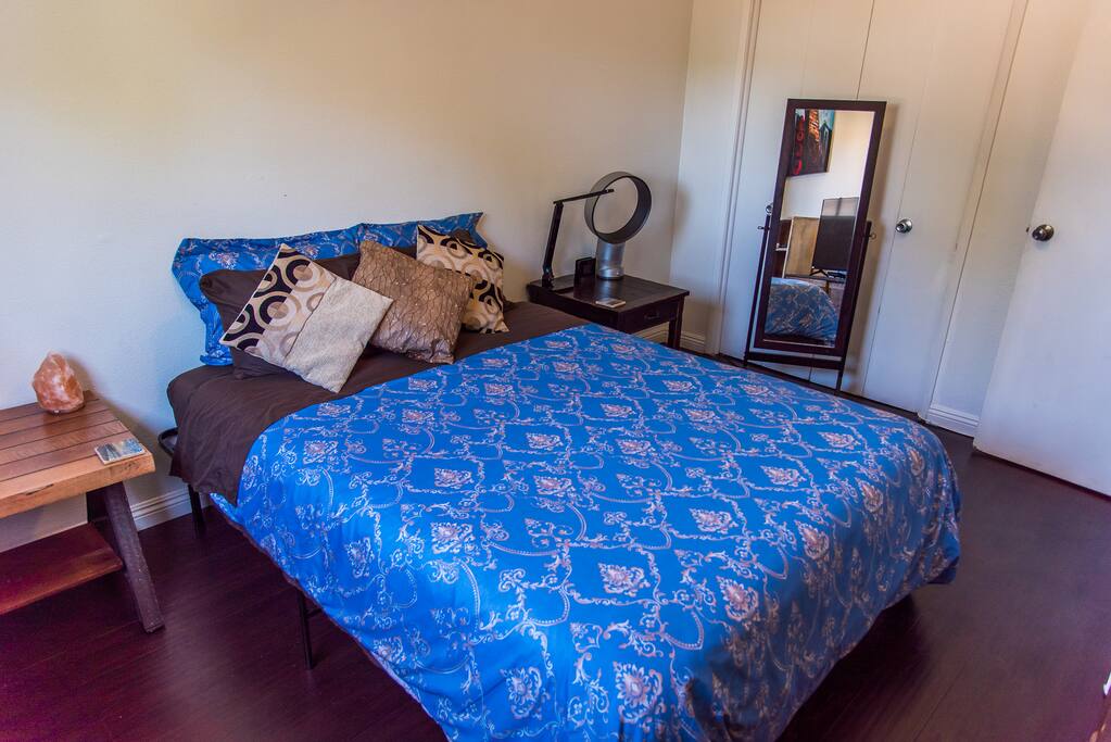 Spacious, comfortable Room- Memory Foam Queen Bed