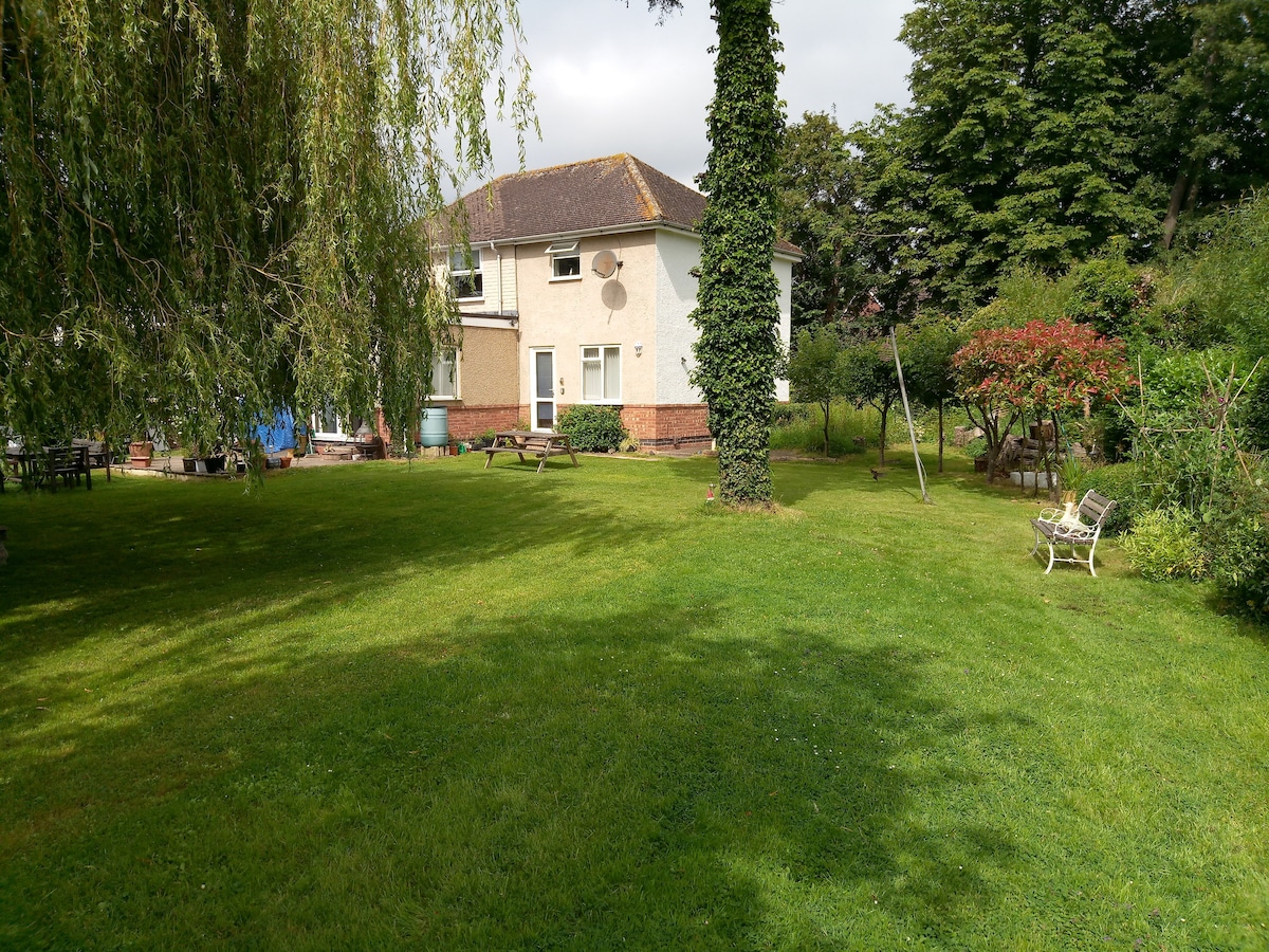 Private annex in Churchdown, edge of the Cotswolds Houses for Rent in