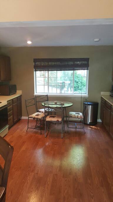 Eat-in Kitchen