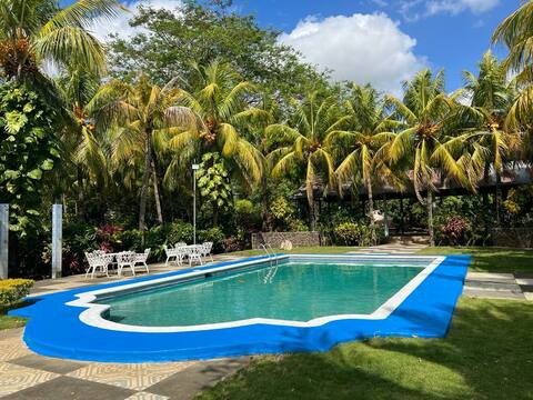 Cozy Pool Side House