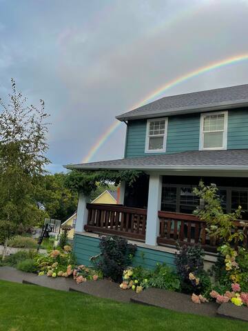 3rd Generation Farmhouse; 4 bdrm, 3.5 bath gallery image 4