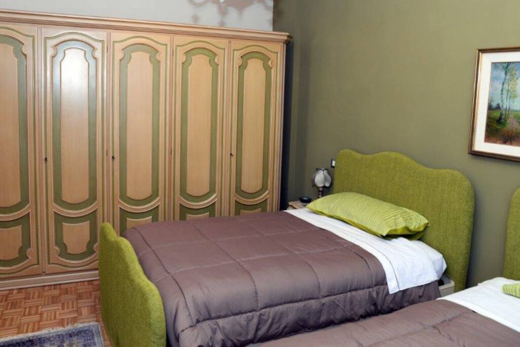 Bedroom with two queen size beds