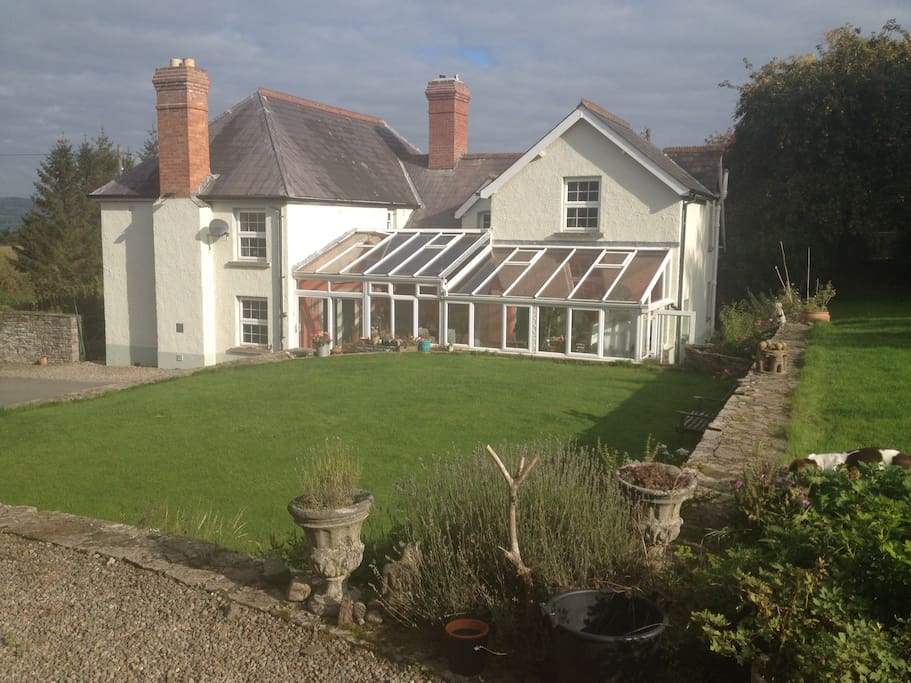 Gwernyfed bandb exterior with ample parking.