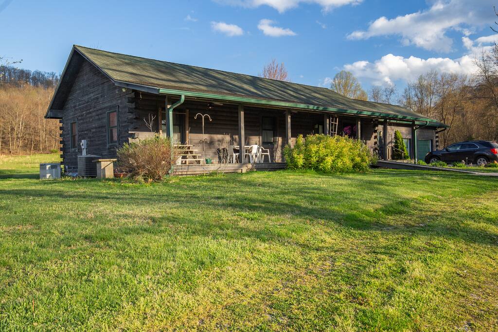 Welcome to paradise in the foothills of the Appalachians. Get away from it all in a comfortable, private home you'll have all to yourself.