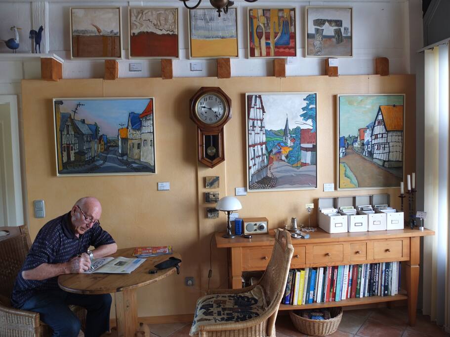 Das Haus ist direkt angrenzend neben einem Künstler-Atelier