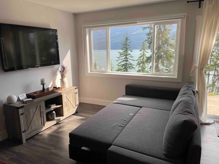 Private Serene Upper Arrow Lake Guest Suite - British Columbia
