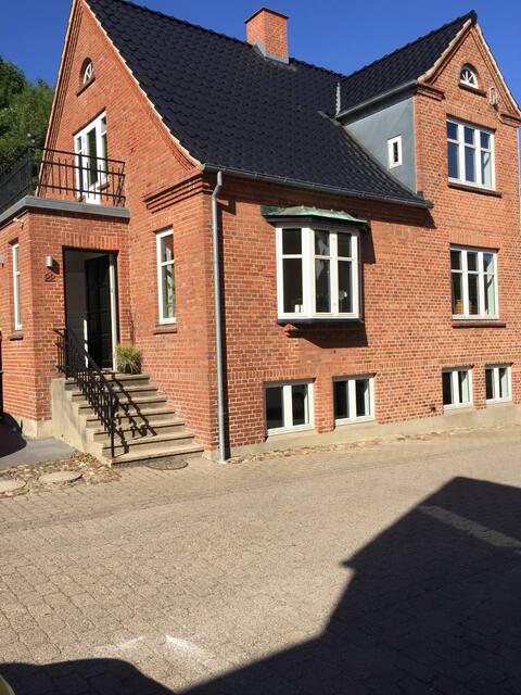 Lovely central townhouse in Lemvig, right by the harbor