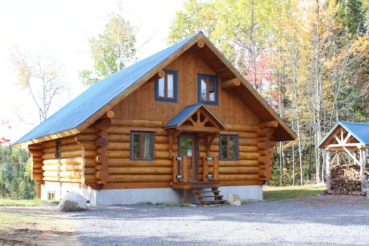 L Omeost L Equilibre Des Sens Chalet Bois Rond Official Chalet In Lac Aux Sables Canada 4 Bedroom 2 Bathroom