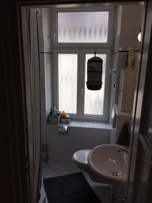 Bathroom with shower, Badezimmer mit Dusche