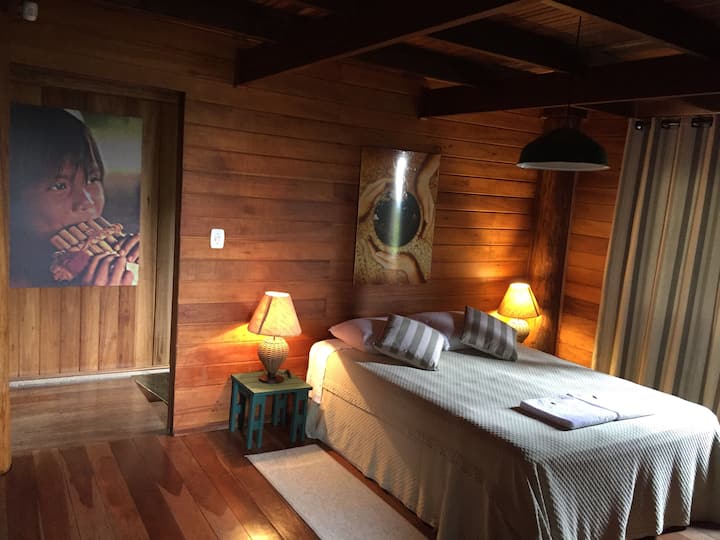 Chumba cha kulala cha ghorofa ya kwanza chenye kitanda cha watu wawili 