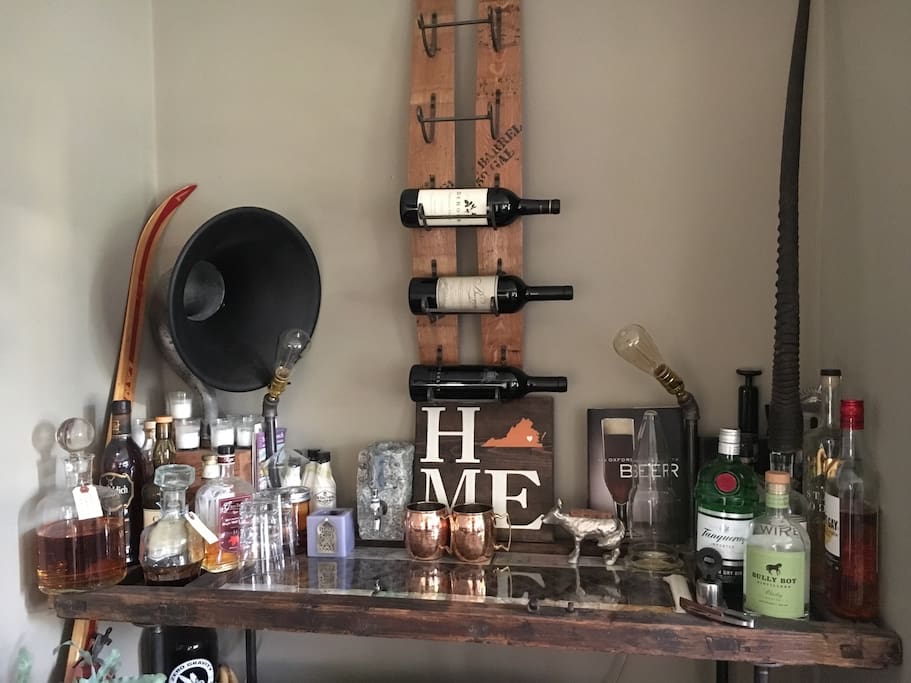 Living room bar corner