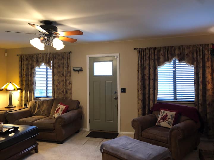 Townhome W/ Private Garden Near Denver - Lakewood, CO
