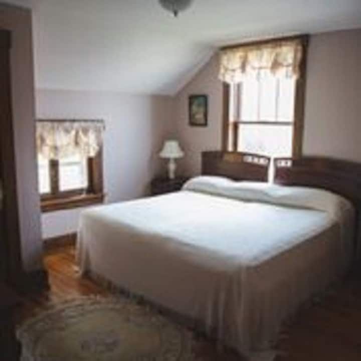King size bedroom