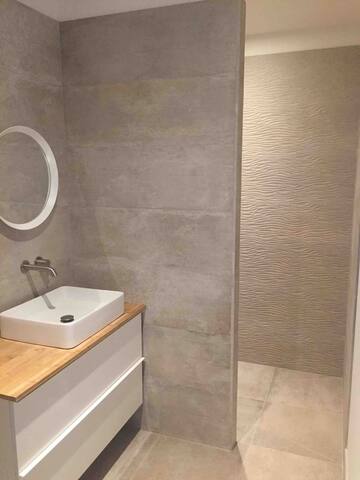 Maison contemporaine avec piscine gallery image 5