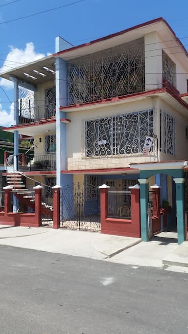 Frente del hostal