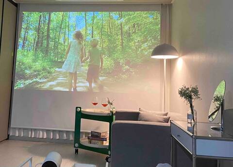 Dream House # Late check-out 13:00 # Free parking # 3 minutes to Dongseong-ro # Blackout Beam Netflix Disney Wave # Air Dresser