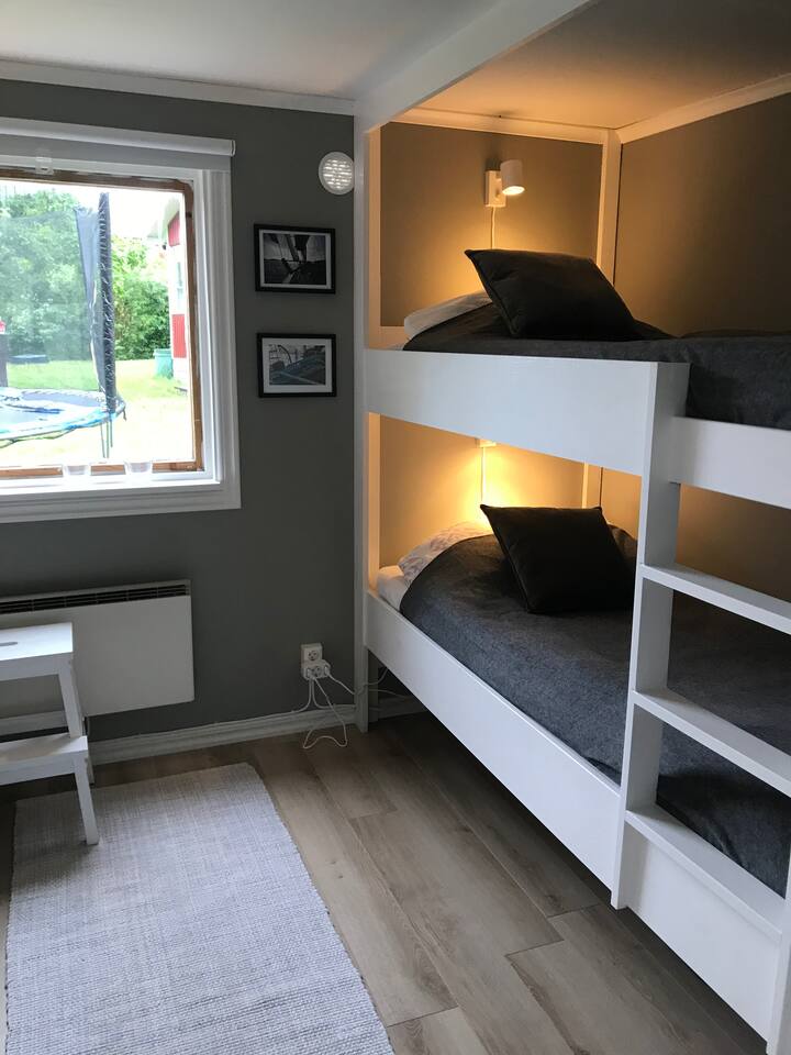 คอทเทจสำหรับผู้เข้าพักในห้องนอนพร้อมเตียงสองชั้น 2 หลัง (รวมสำหรับผู้เข้าพักที่มากกว่า 6 คน)