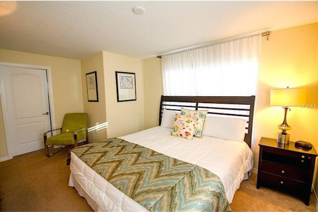 Bedroom 1/ Master