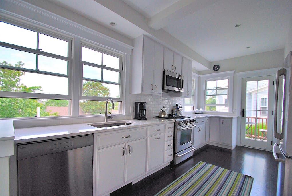 Kitchen w/stainless appliances