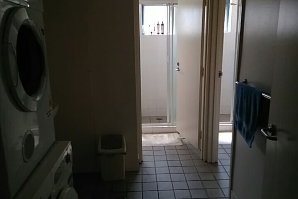 卫浴及洗衣房(bathroom and washing room)