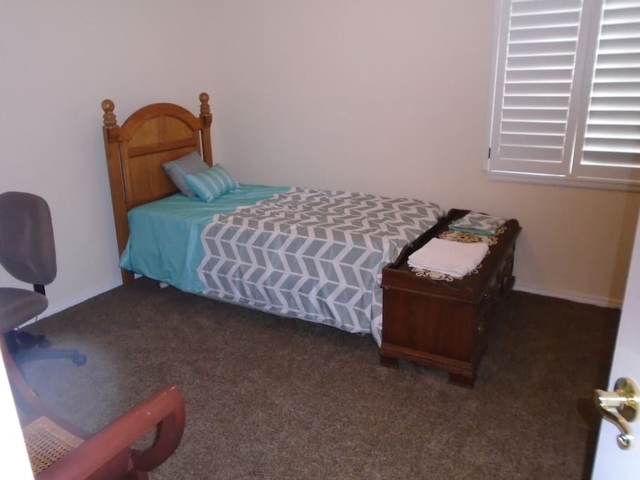 Twin bed in BR#2