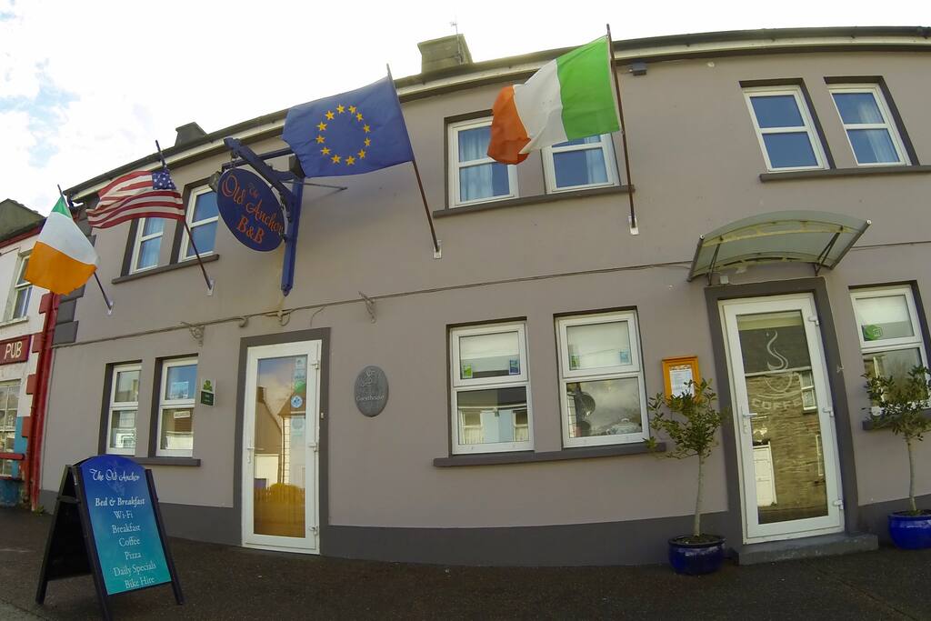 The Old Anchor B&B, Annascaul, Co Kerry. Bed and breakfasts for Rent in Anascaul, Ireland