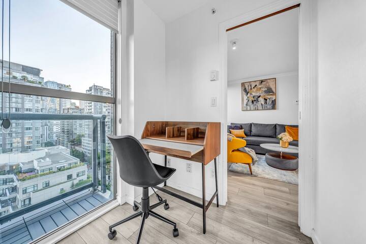 In the ❤ of Yaletown 2Bdrm/2Bath . Pool Sauna Gym gallery image 5