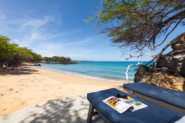Classic Hawai’i Bungalow-Right on Waialea Bay