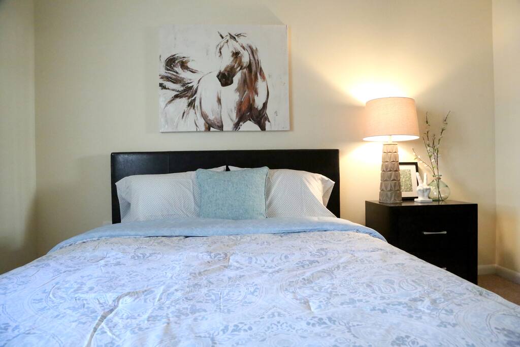 Main bedroom with queen size bed